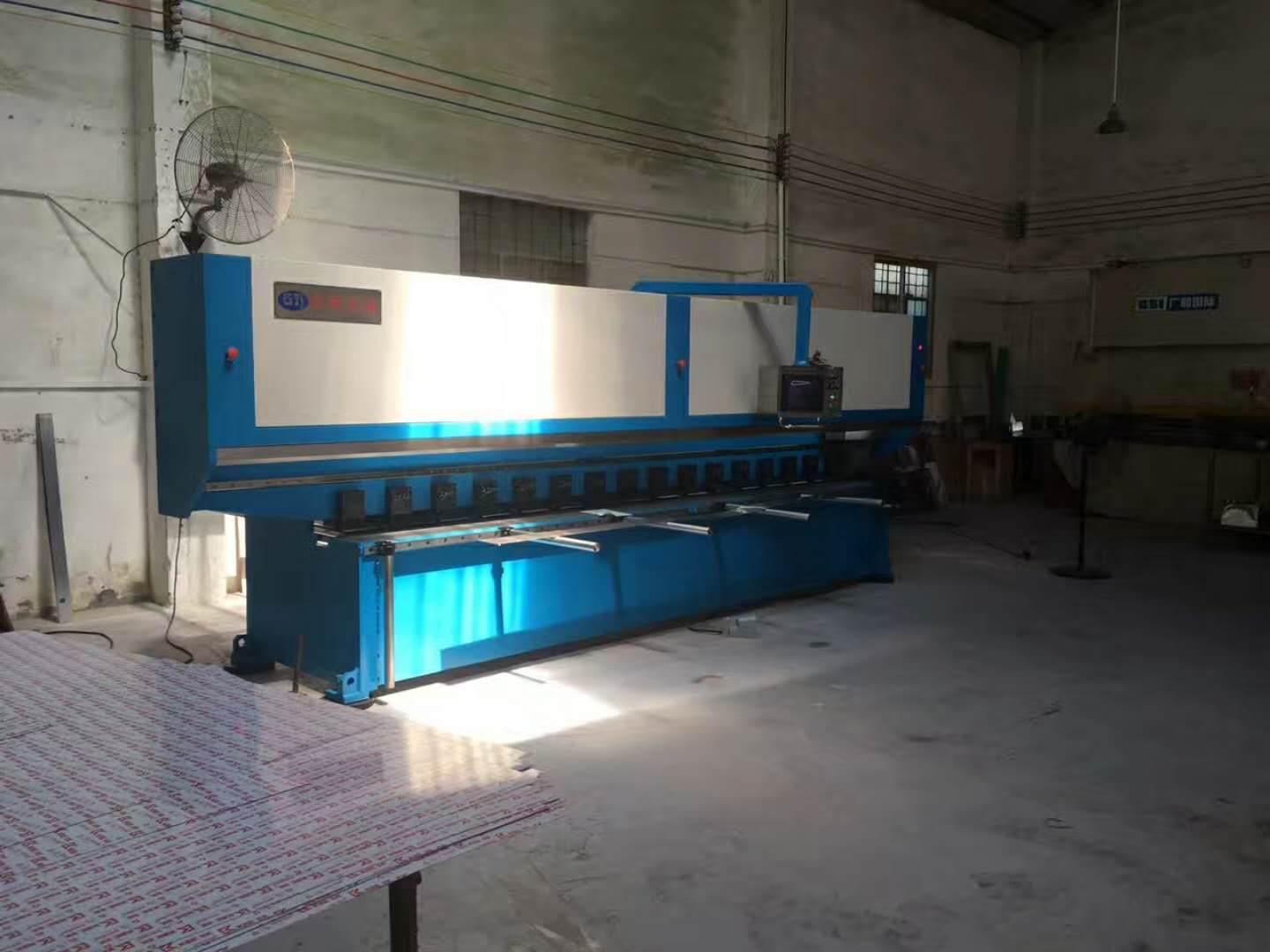 國輝刨槽機(jī)折彎機(jī)熱銷中