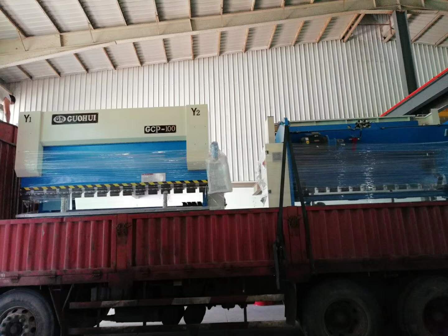 衷心感謝吳總訂購(gòu)國(guó)輝5臺(tái)折彎?rùn)C(jī)2臺(tái)刨槽機(jī)